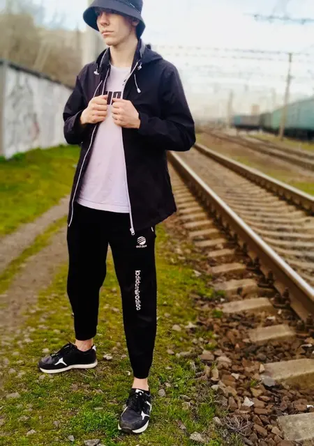 Денис из Кременчуга, мне 20, познакомлюсь для постоянных отношений