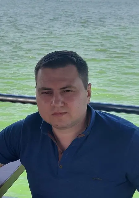 Саня з Першотравенськ, шукаю на сайті постійні стосунки