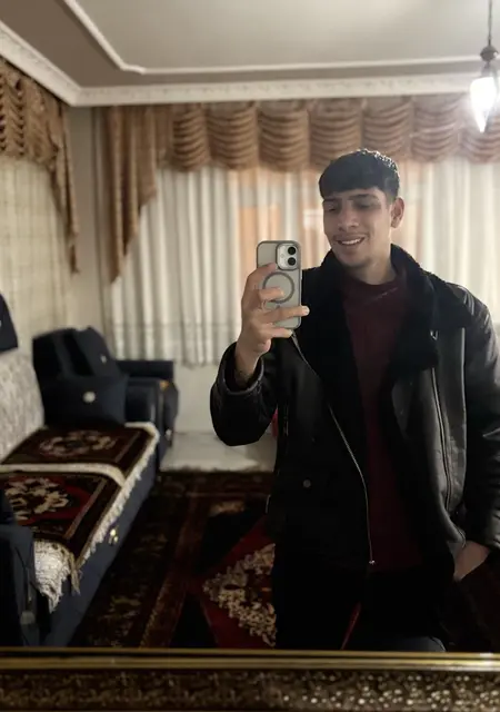 Caner из Мерсина, ищу на сайте знакомства на одну ночь