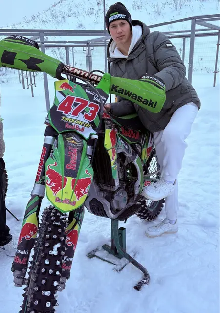 Я Vadimvasilevich, 18, из Франкфурта-на-майне, ищу знакомство для постоянных отношений