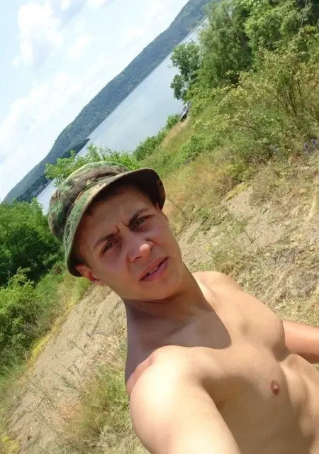 Я Саша, 34 років з Хмельницького, шукаю знайомство для вірт