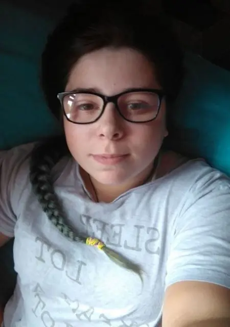 Robyn from London, 20 years old, ready to meet