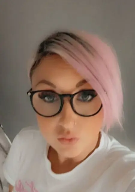 I'm Kelly, 34 from London, seeking connections