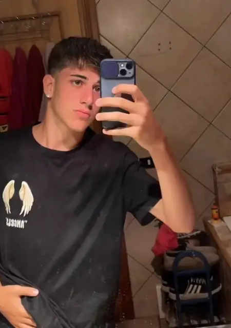 Nicoloo из Рима, мне 19, познакомлюсь для вирта