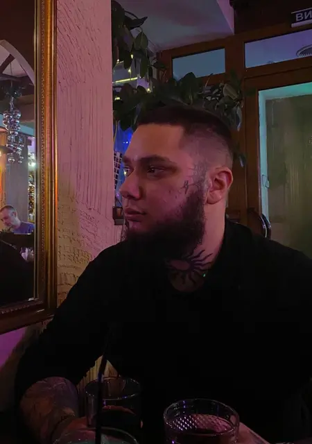 Влад из Харькова, мне 23, познакомлюсь на одну ночь