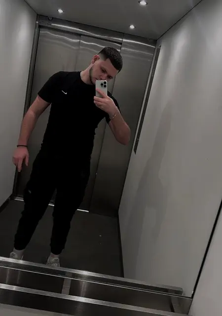 Я Віталік, 19, знакомлюсь на одну ночь в Роттердаме