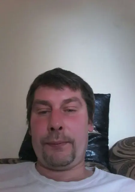 Darek из Варшавы, мне 44, познакомлюсь