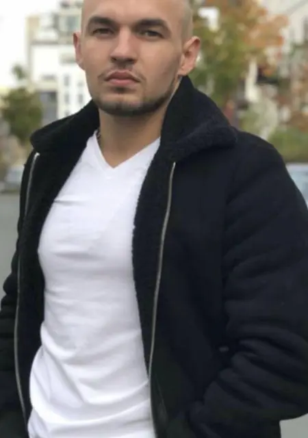 Дима з Дніпра, шукаю на сайті відкриті стосунки