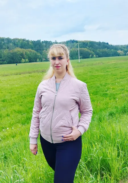 Я Евгения, 32 років з Одеси, шукаю знайомства без зобов'язань