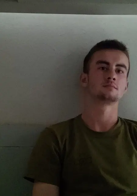 I'm Oleksandr, 25, looking to meet for one-night stand in London