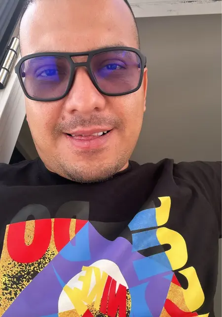 Luis Felipe de Sevilla, busco en el sitio relación sin ataduras