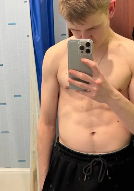 Ник из Парижа, мне 20, познакомлюсь для открытые отношения