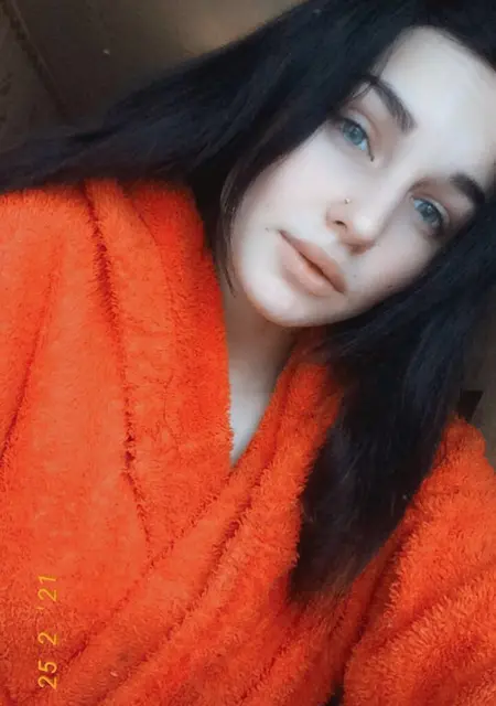 Полина из Краматорска, ищу на сайте постоянные отношения