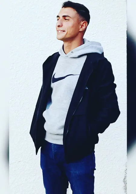 Я Джони, 27, из Харькова, ищу знакомство для вирта