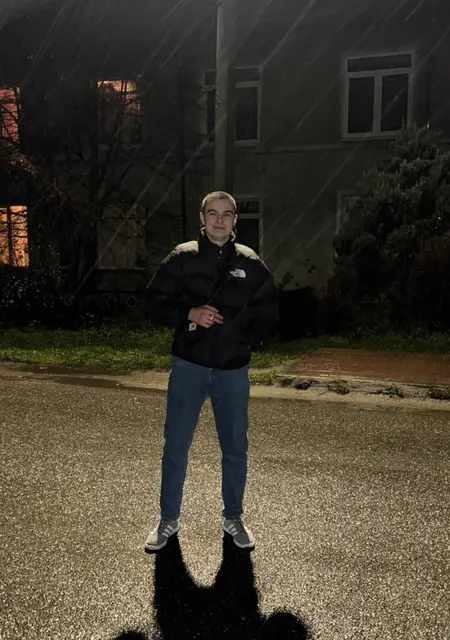 Я Вася, 20, из Мамонова, ищу знакомство для постоянных отношений