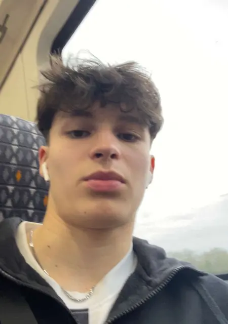 Я Matty, 19, знакомлюсь на одну ночь в Люблине