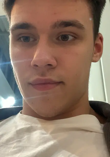 Bohdan з Києва, мені 19 років, познайомлюсь для спілкування