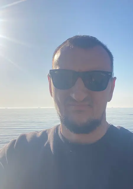 Влад из Кишинёва, мне 45, познакомлюсь на одну ночь