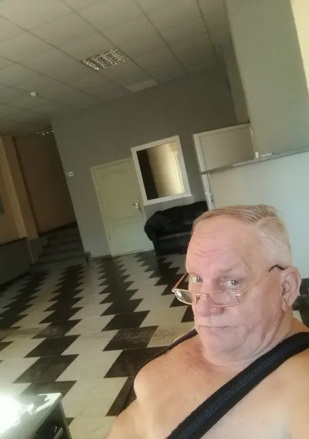 Я Аркан, 64, из Минска, ищу знакомство для приятного времяпровождения