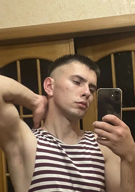 Я Ваня, 21, из Гомеля, ищу знакомства на одну ночь