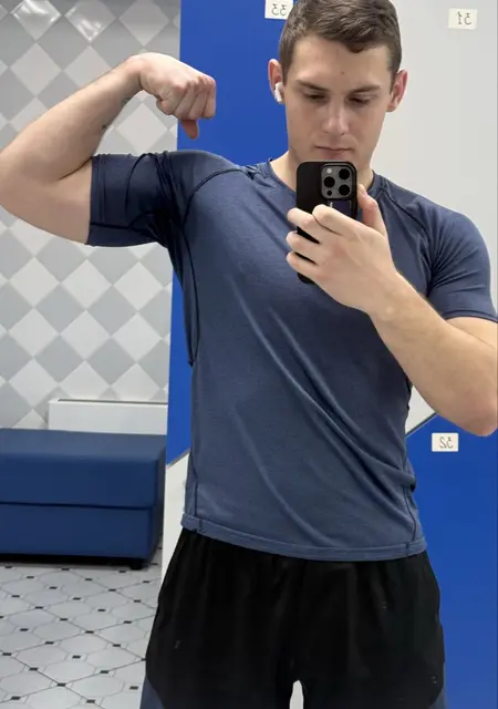 Я Даня, 21, из Франкфурта-на-майне, ищу знакомства без обязательств