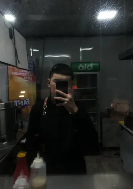 Я Элдар, 18, знакомлюсь на одну ночь в Бишкеке