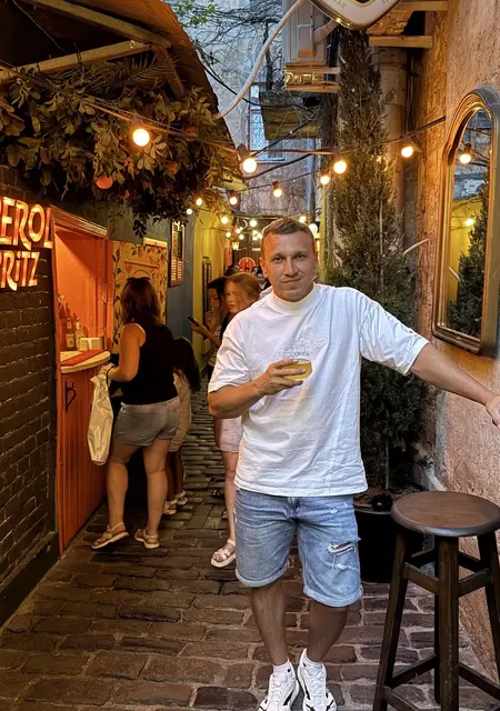 Я Максим, 37 років з Броварів, шукаю знайомства без зобов'язань