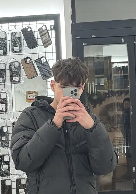 Я Виктор, 19, из Хмельницкого, ищу знакомство для вирта