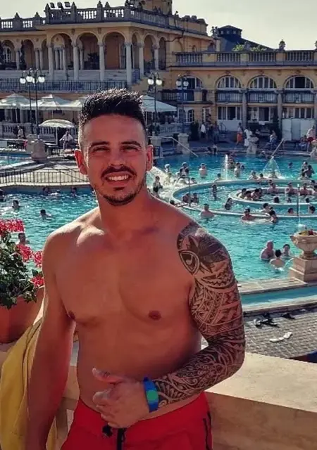 Kike из Севильи, ищу на сайте знакомства на одну ночь