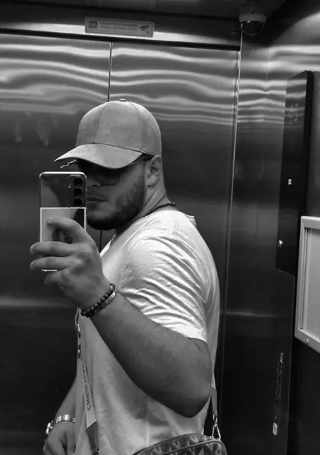 Я Alania, 19, из Тбилиси, ищу знакомства без обязательств