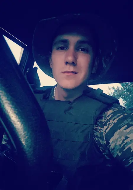 Я Денис, 26, из Харькова, ищу знакомства без обязательств