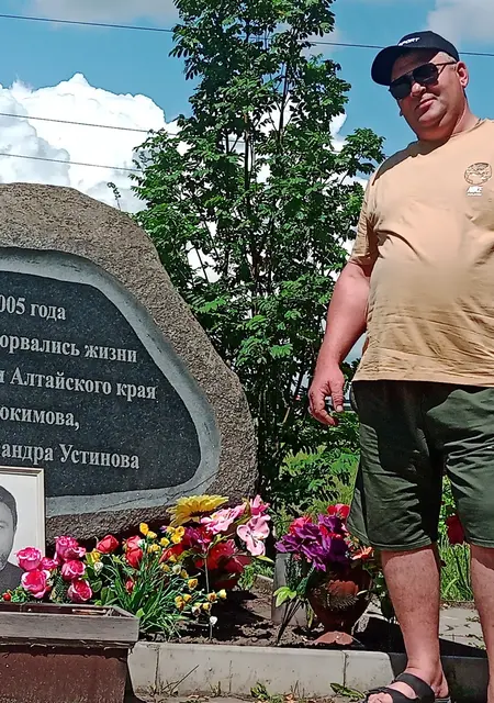 Я Весёлый, 40 років з Новопскова, шукаю знайомства без зобов'язань