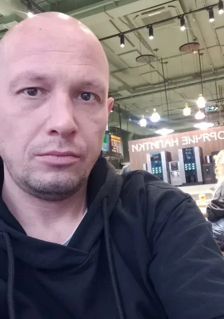 Александр из Вены, мне 39, познакомлюсь для открытые отношения