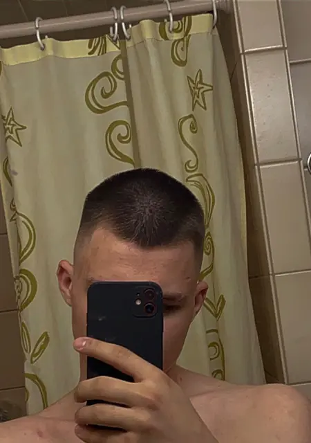 Я Леша, 20 років, знайомлюсь на одну ніч у Пирятине