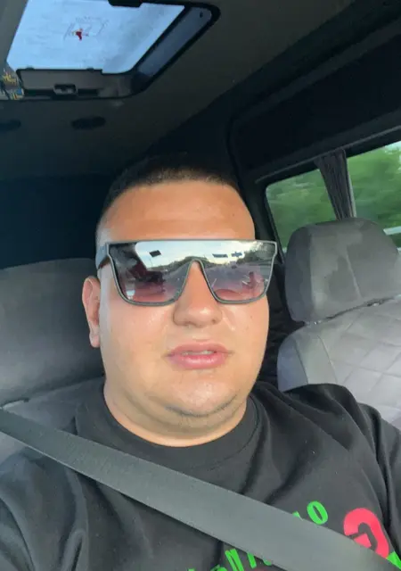 Ionut из Рымнику-вылчи, мне 25, познакомлюсь для дружбы