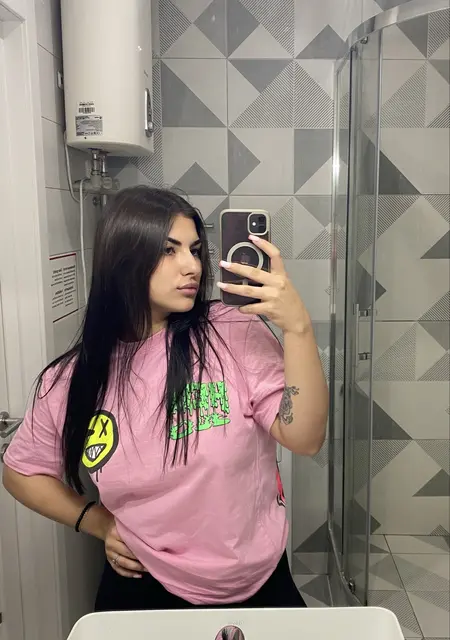 Я Карина, 20 років, знайомлюсь для приємне проведення часу у Києві