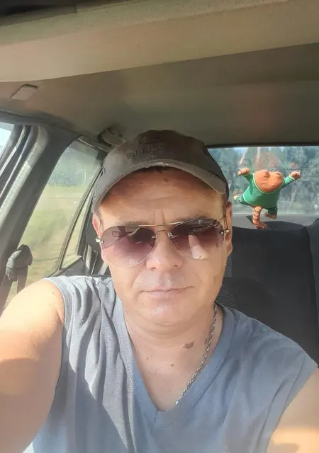 Сергей з Дніпра, шукаю на сайті знайомства без зобов'язань