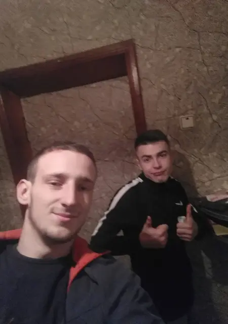 Я Андрій, 26, из Староконстантинова, ищу знакомства на одну ночь