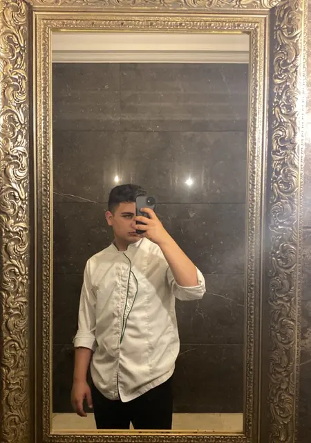 Я Eray, 22, из Анкары, ищу знакомства без обязательств