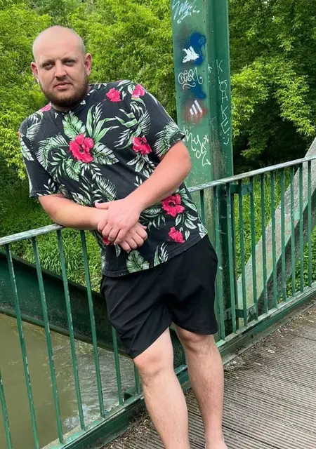 Я Влад, 29, знакомлюсь без обязательств в Дингольфинге