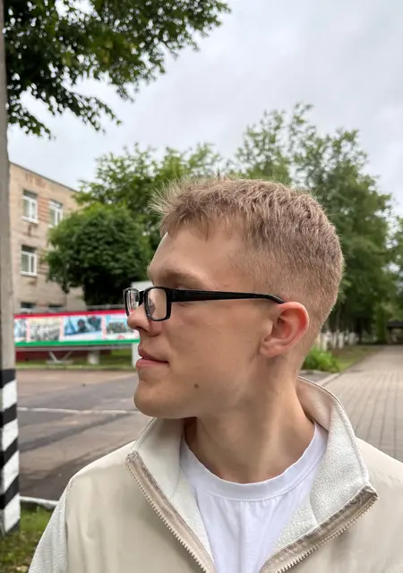 Илья из Минска, мне 21, познакомлюсь на одну ночь
