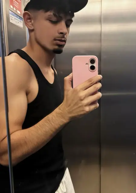 Soy Ionut, 18 años de Terrassa, busco conocer gente para relación sin ataduras
