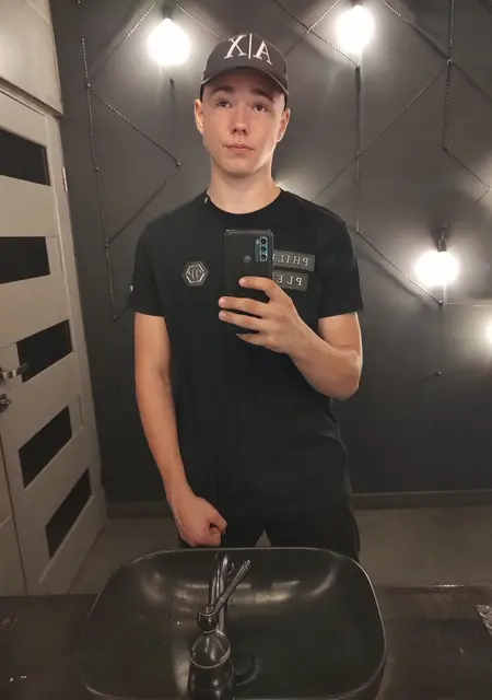 Діма из Берегова, ищу на сайте знакомства на одну ночь