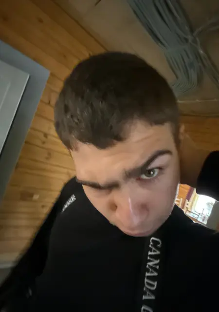 Я Кирилл, 18, из Берлина, ищу знакомство для приятного времяпровождения