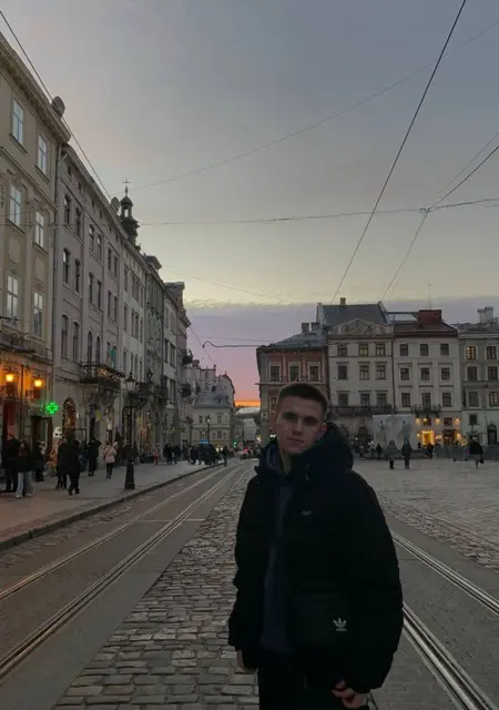 Андрій з Черкас, мені 24 років, познайомлюсь для спілкування