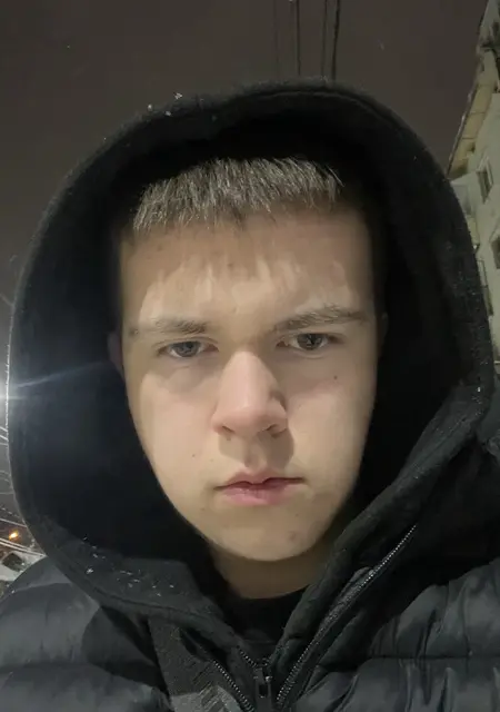 Я Слава, 20, из Брюсселя, ищу знакомство для приятного времяпровождения