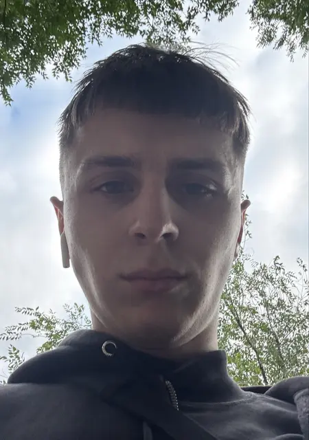 Я Ivan, 23, из Осло, ищу знакомства без обязательств