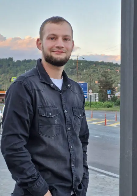 Я Міша, 21 років з Кам'янського, шукаю знайомства без зобов'язань