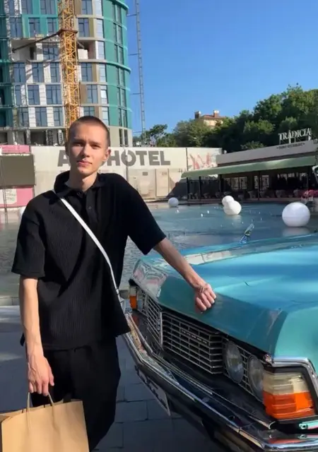 Я Денис, 19 років з Одеси, шукаю знайомство для відкриті стосунки
