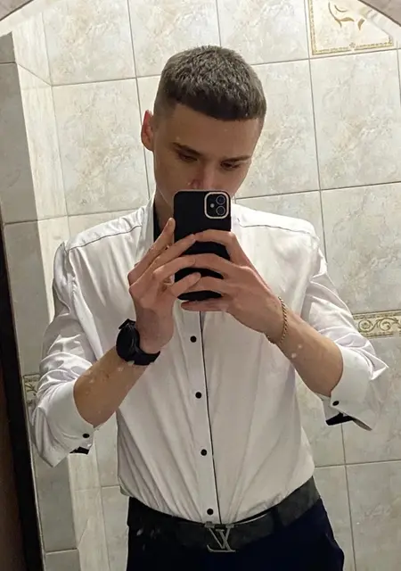 Soy Nikita, 23 años de Málaga, busco conocer gente para relación sin ataduras